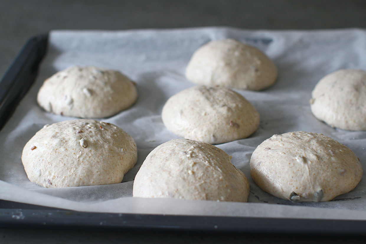 no knead buns with seeds ready to bake