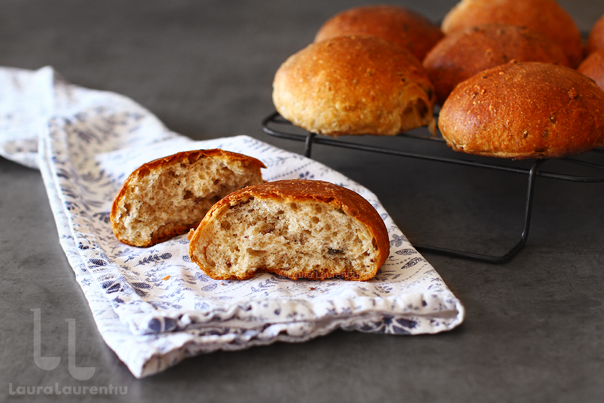 no knead bbread buns with seeds and wholewheat flour recipe