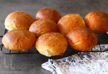 No-Knead Bread Buns with Seeds and Whole Wheat Flour – Step by Step Recipe no knead bread buns with seeds and whole wheat flour recipe step by step