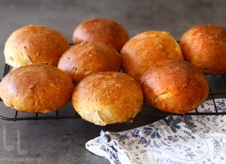 No-Knead Bread Buns with Seeds and Whole Wheat Flour – Step by Step Recipe no knead bread buns with seeds and whole wheat flour recipe step by step